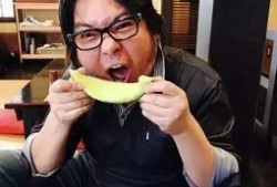 娱乐吃瓜自拍,明星吃瓜自拍背后的故事